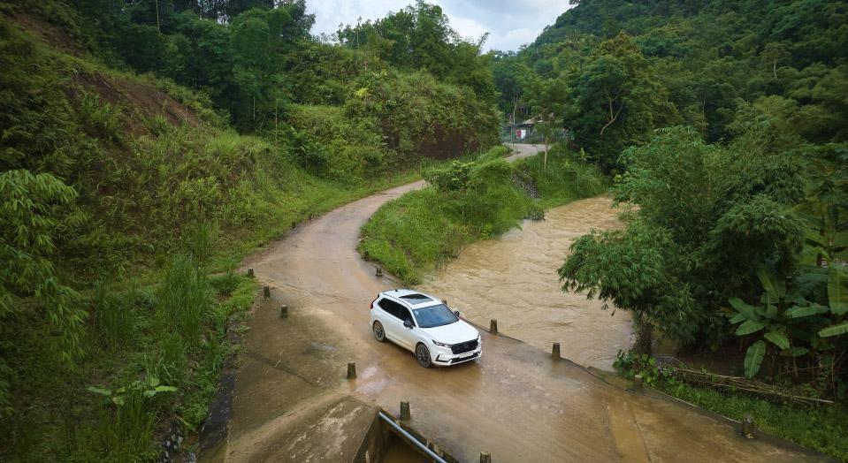 img12 (Đánh giá xe) "Trèo đèo lội suối" cùng Honda CR-V e:HEV để thấy Hybrid không đơn thuần chỉ tiết kiệm nhiên liệu